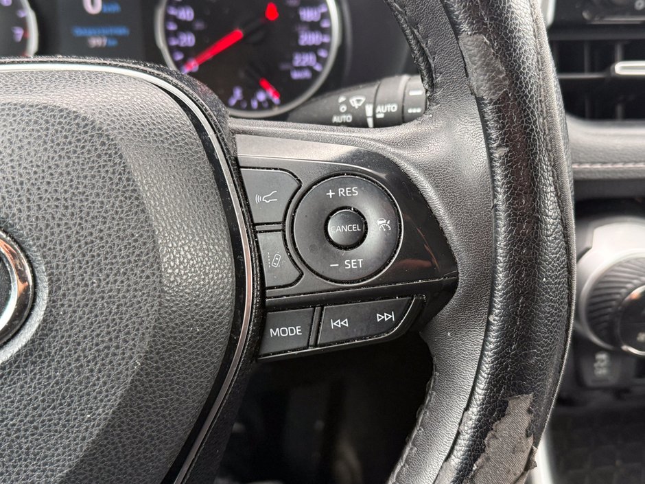 2020 Toyota RAV4 XLE-21