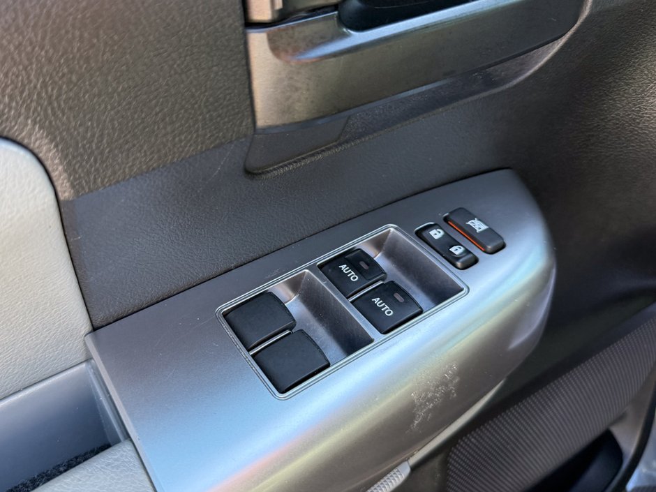 2019 Toyota Sequoia SR5-23