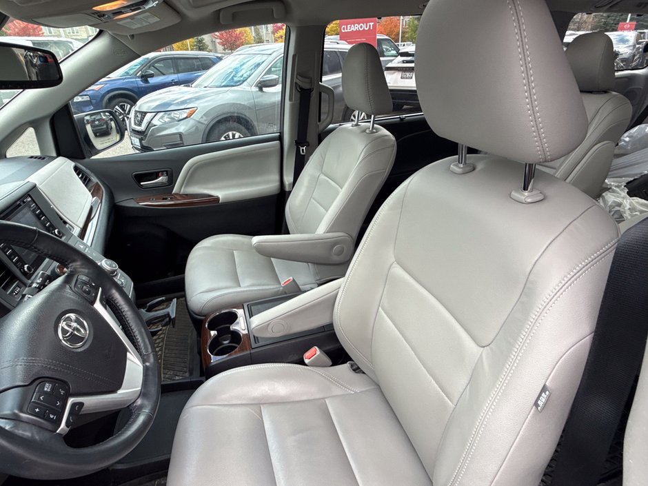 2018 Toyota Sienna LIMITED-22