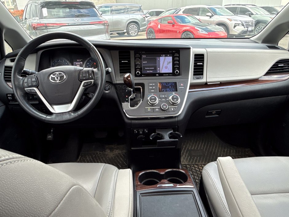 2018 Toyota Sienna LIMITED-16