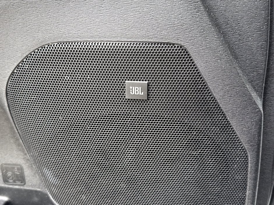 2018 Toyota Sienna LIMITED-25