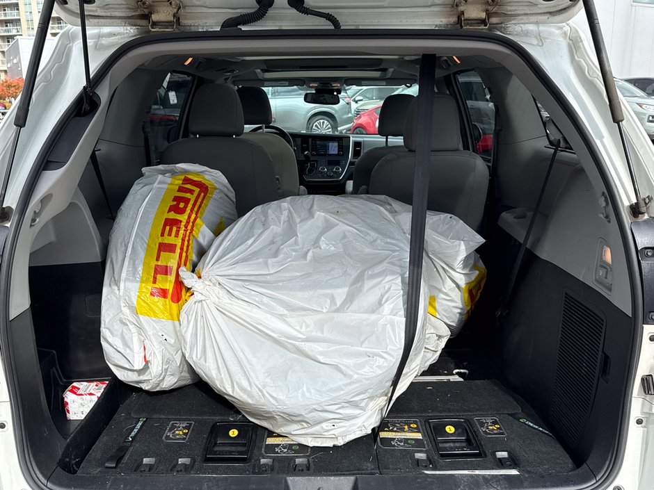 2018 Toyota Sienna LIMITED-12