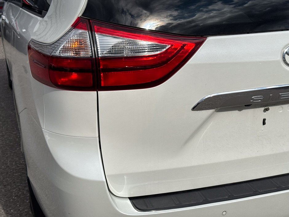 2018 Toyota Sienna LIMITED-10