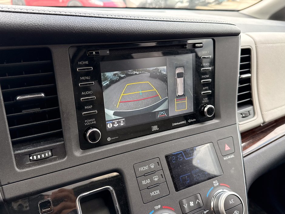 2018 Toyota Sienna LIMITED-24