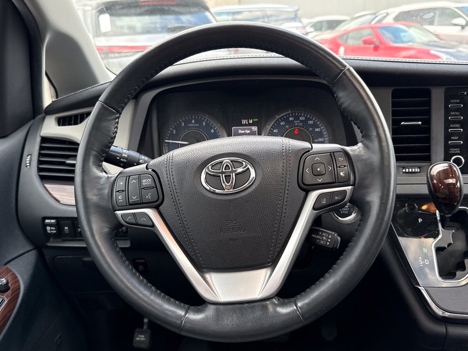 2018 Toyota Sienna LIMITED-18