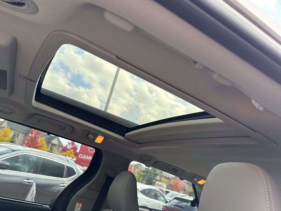 2018 Toyota Sienna LIMITED-14