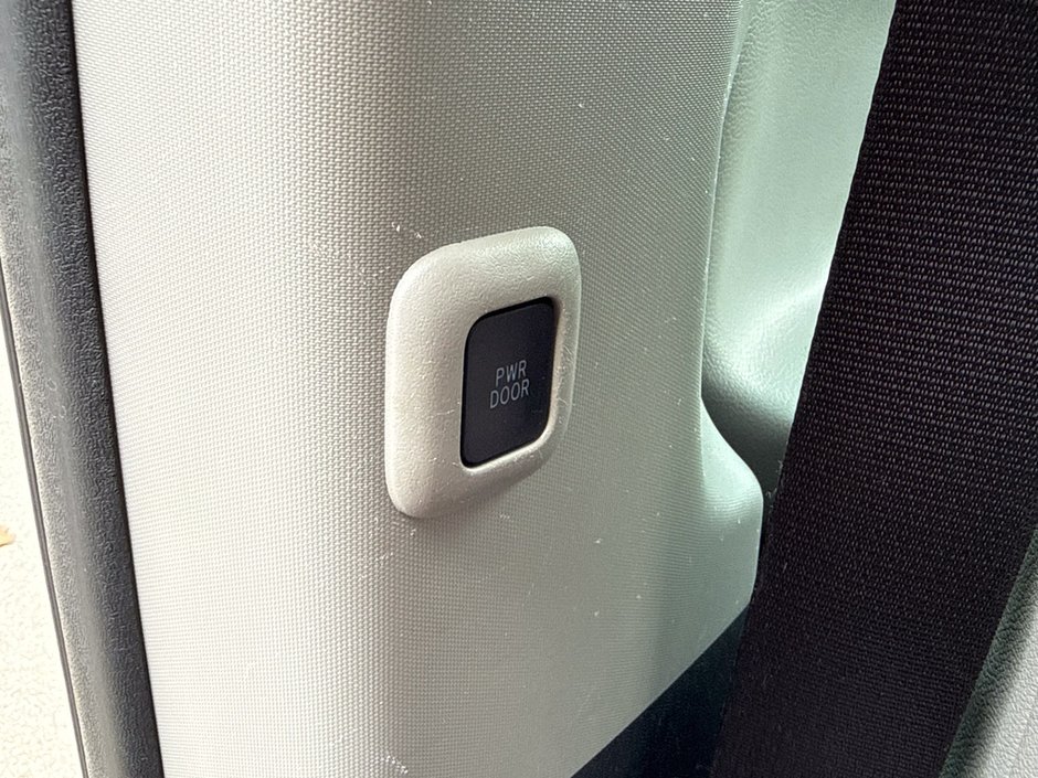 2018 Toyota Sienna LIMITED-20