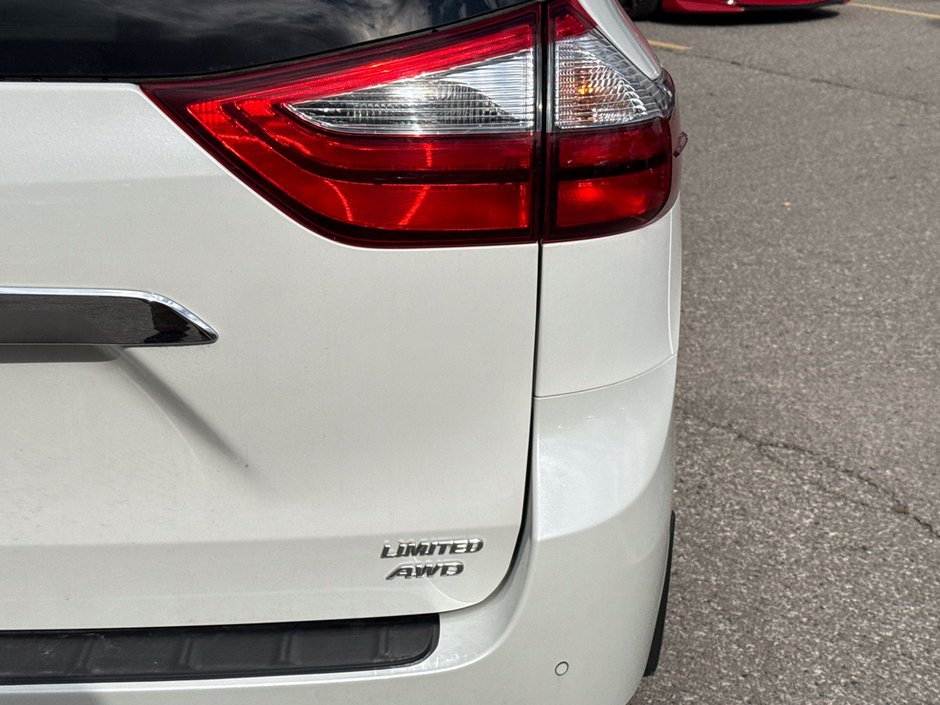 2018 Toyota Sienna LIMITED-11