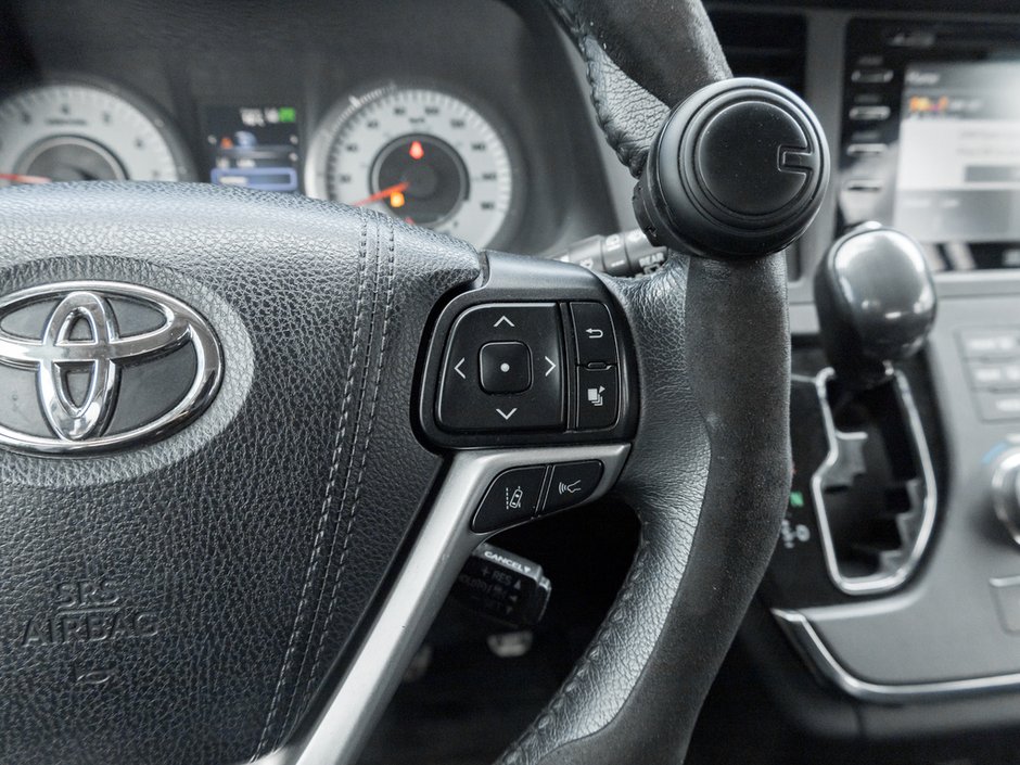 2019 Toyota Sienna SE-10
