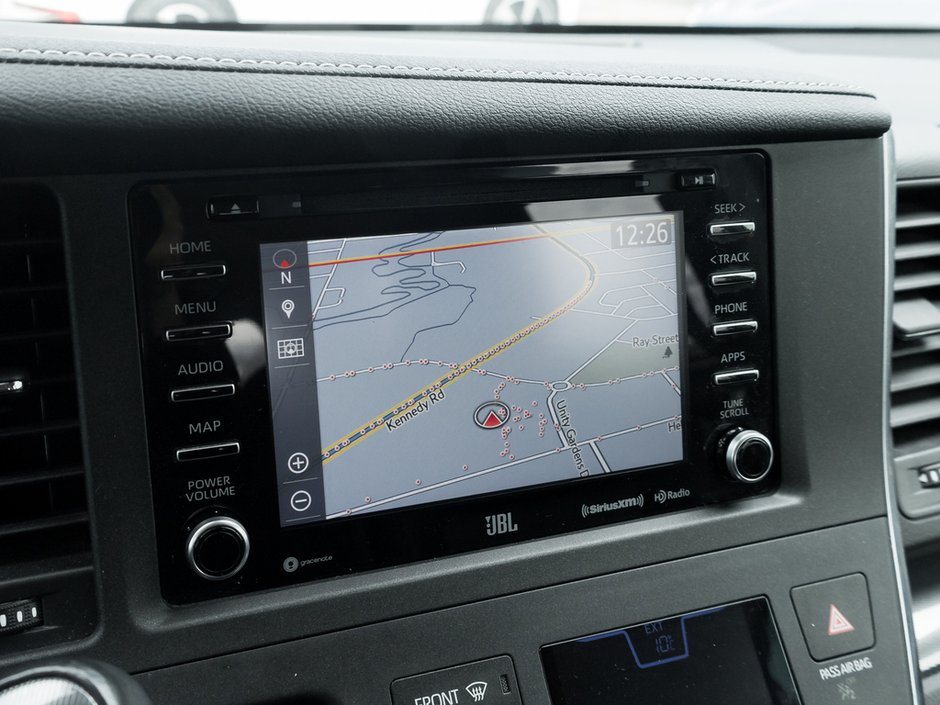 2019 Toyota Sienna SE-11