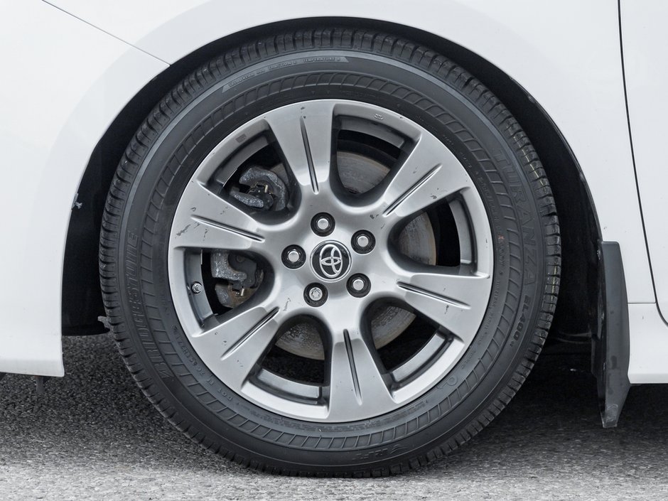 2019 Toyota Sienna SE-4
