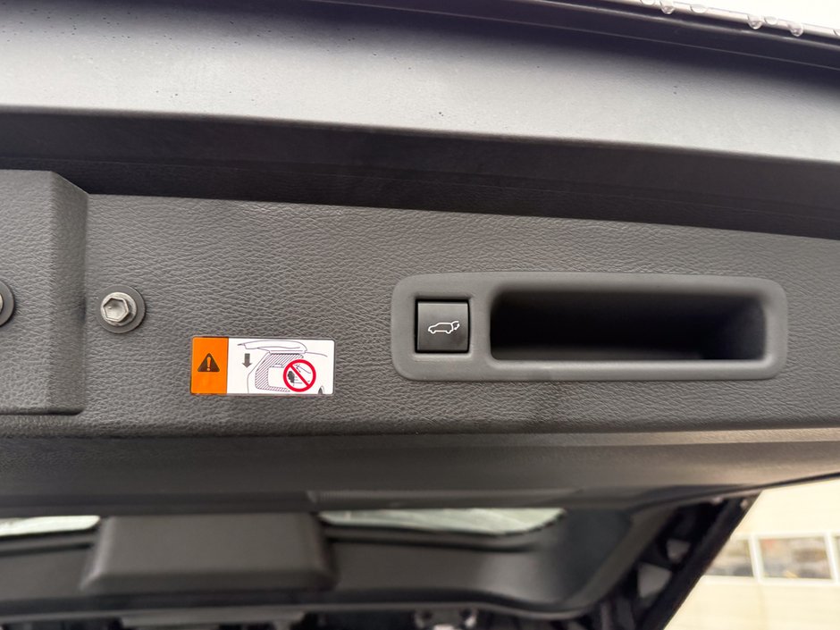 2026 Toyota Sienna LE-14