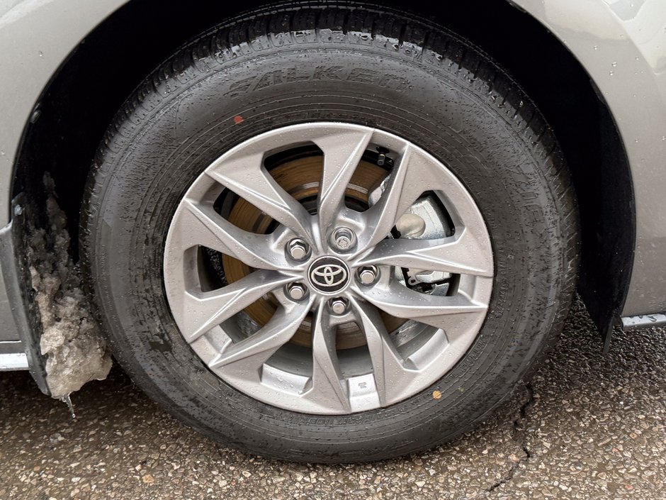 2026 Toyota Sienna LE-9