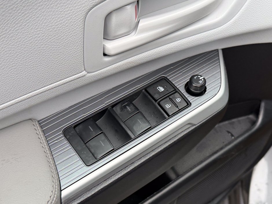 2026 Toyota Sienna LE-19