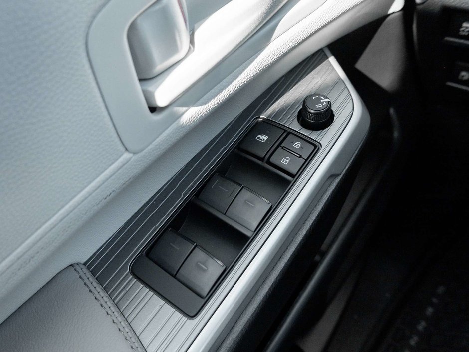 2026 Toyota Sienna LE AWD-13