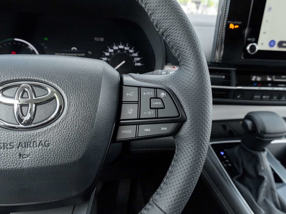 2026 Toyota Sienna LE AWD-10