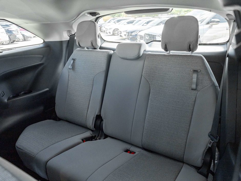 2026 Toyota Sienna LE AWD-23