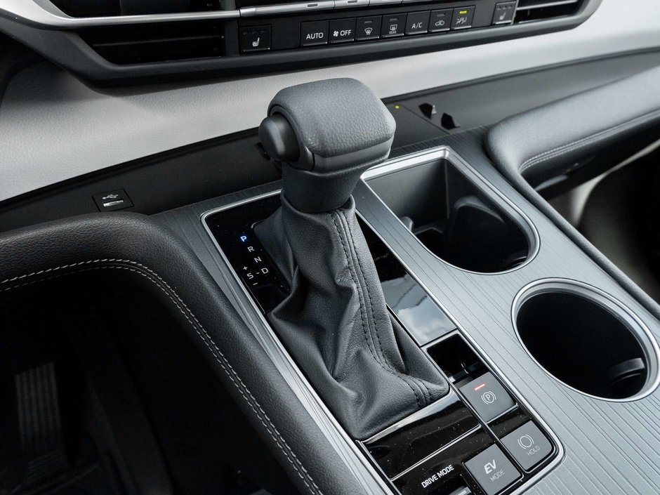 2026 Toyota Sienna LE AWD-15