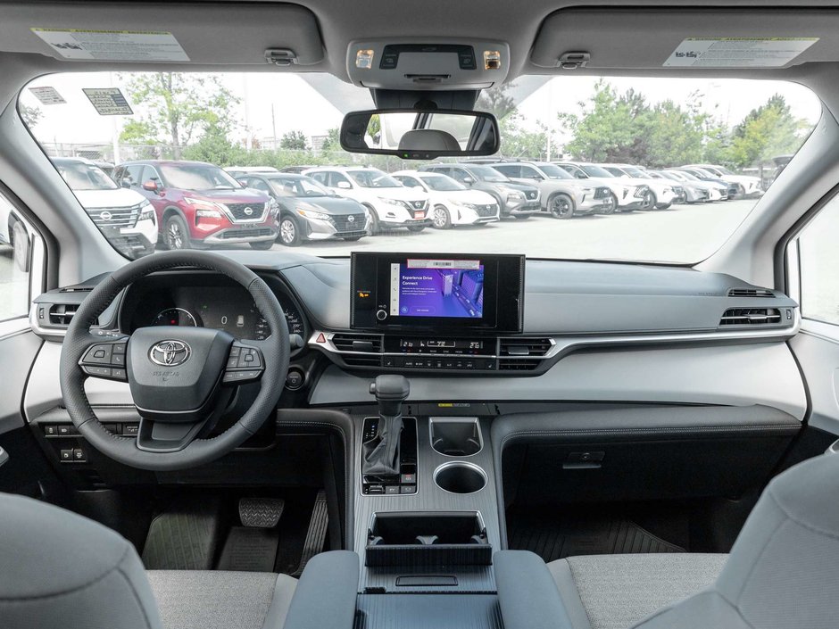 2026 Toyota Sienna LE AWD-24