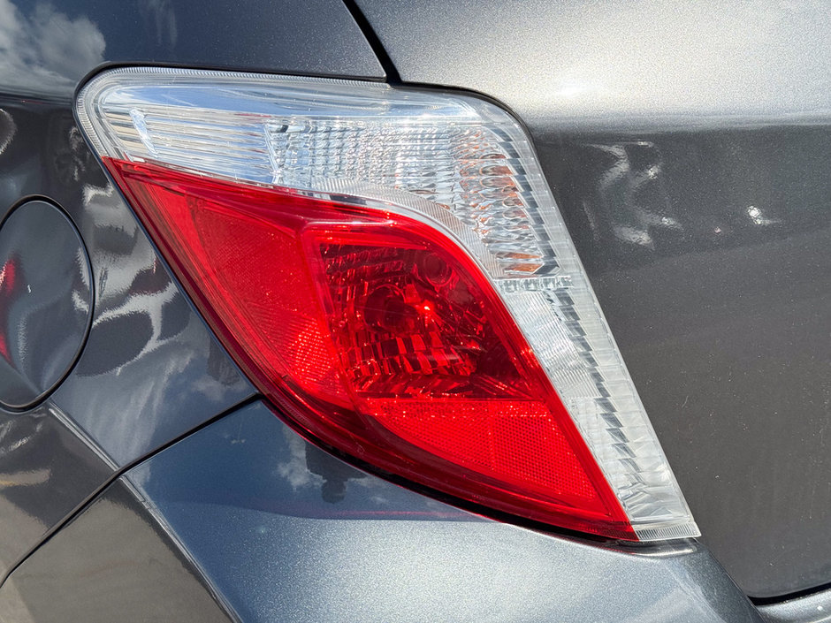 2012 Toyota Yaris CE-12