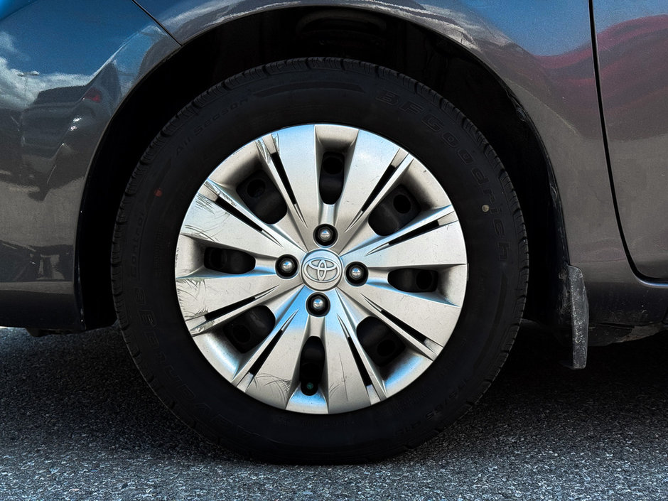 2012 Toyota Yaris CE-11