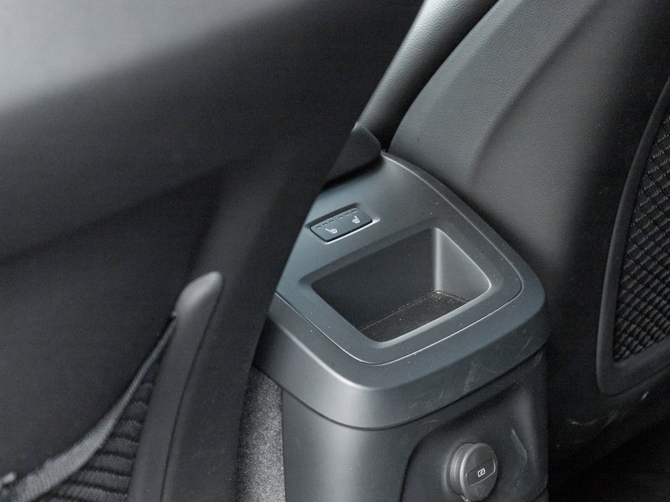 2024 Volvo XC60 Recharge Plug-In Hybrid Core Dark Theme-25