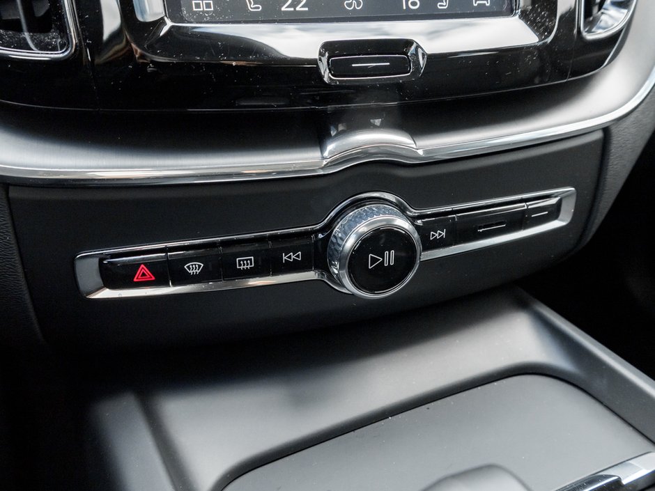 2024 Volvo XC60 Recharge Plug-In Hybrid Core Dark Theme-19