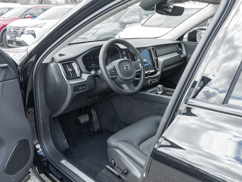 2024 Volvo XC60 Recharge Plug-In Hybrid Core Dark Theme-8