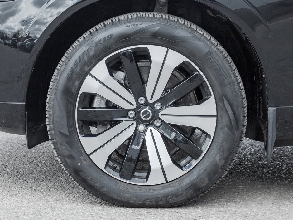 2024 Volvo XC60 Recharge Plug-In Hybrid Core Dark Theme-5
