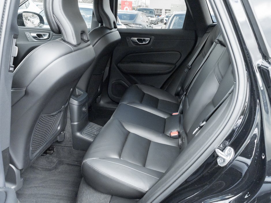 2024 Volvo XC60 Recharge Plug-In Hybrid Core Dark Theme-24
