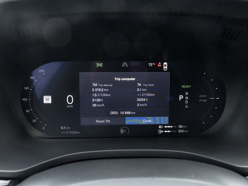 2024 Volvo XC60 Recharge Plug-In Hybrid Core Dark Theme-10