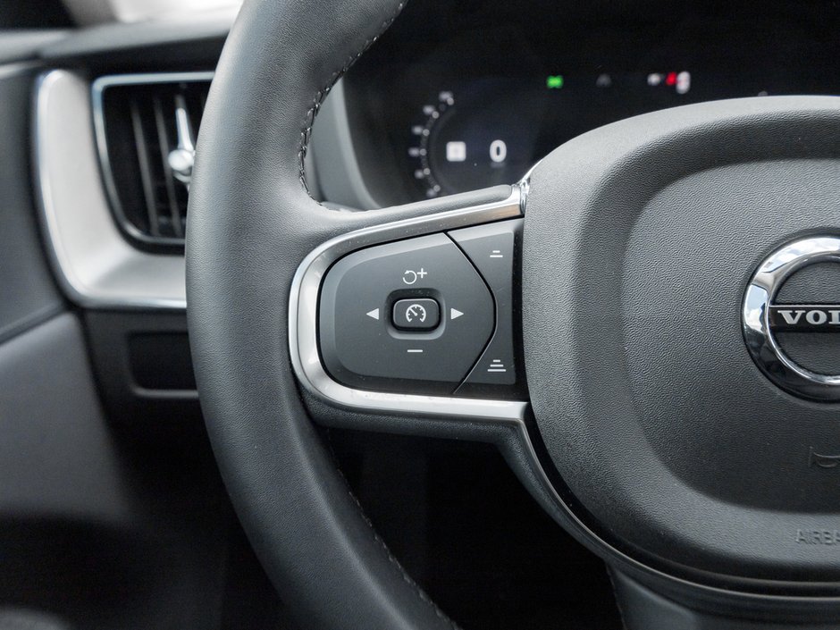 2024 Volvo XC60 Recharge Plug-In Hybrid Core Dark Theme-11