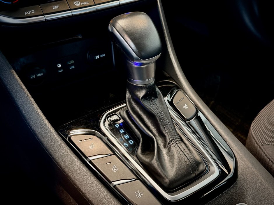 2019 Hyundai Ioniq Preferred Plug IN-24