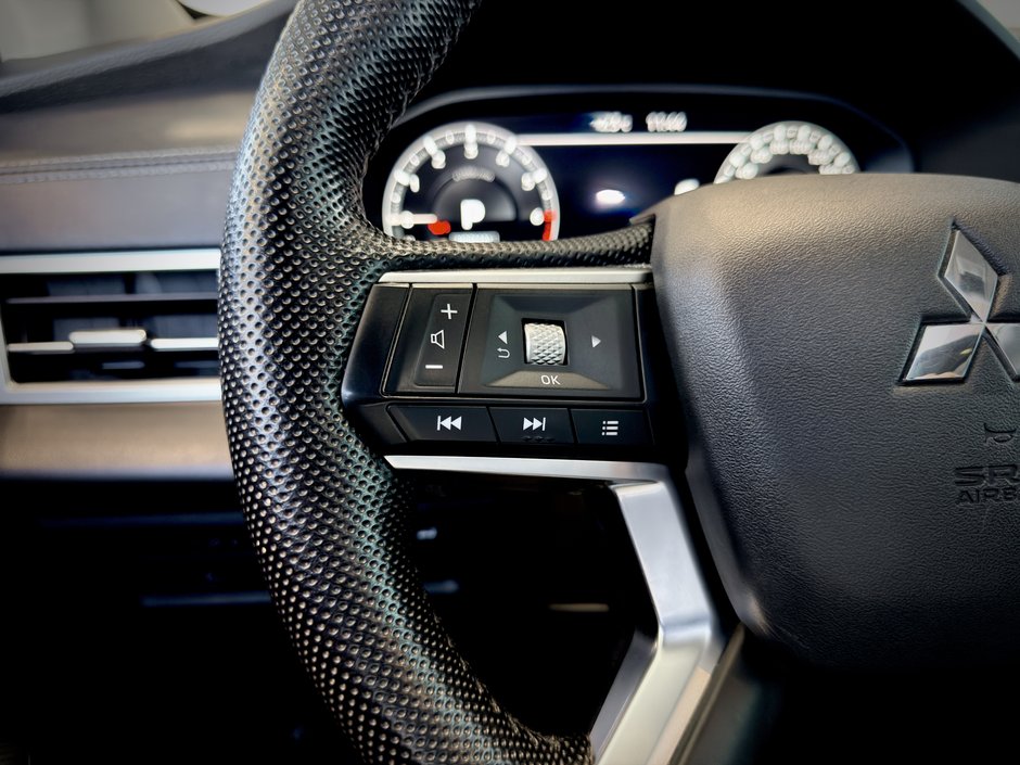 2023 Mitsubishi Outlander GT PREMIUM-25