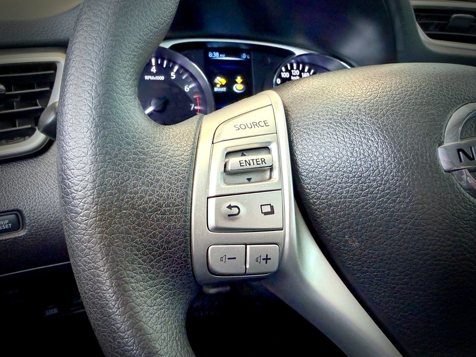 2016 Nissan Rogue SV AWD-25