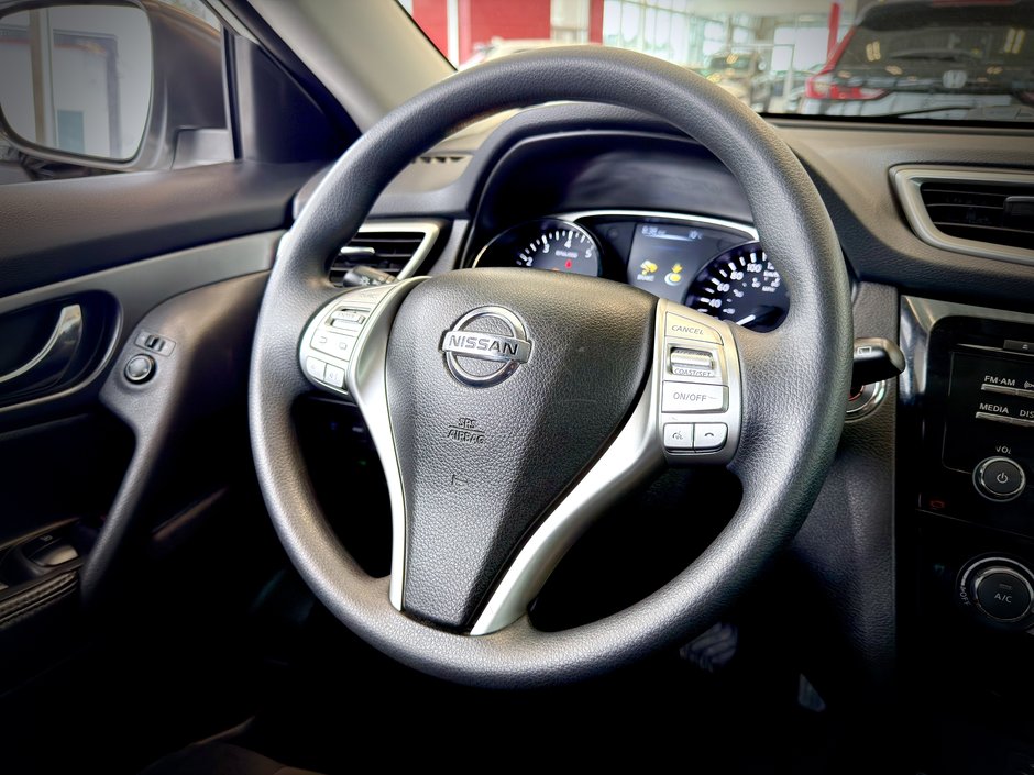 2016 Nissan Rogue SV AWD-24