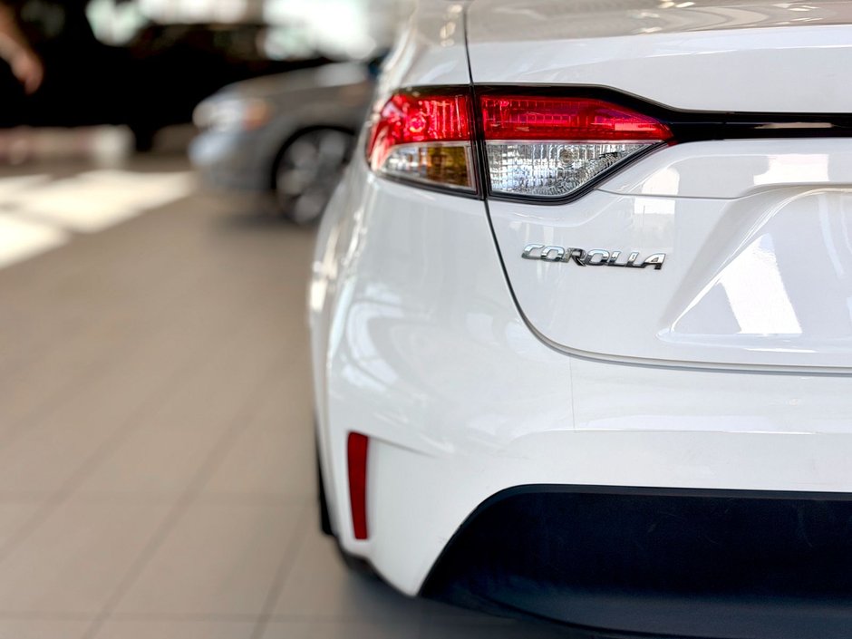 Toyota Corolla LE LE HYBRID 2023-12