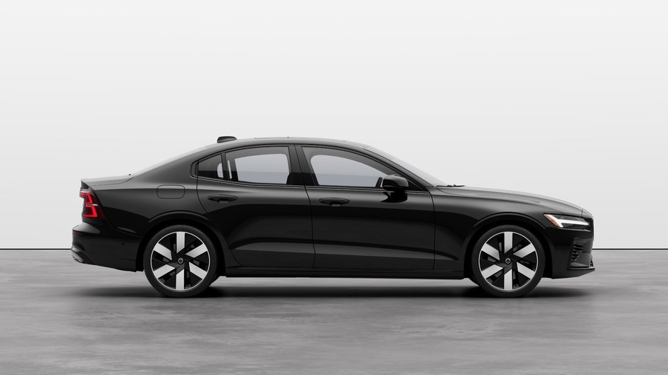 Volvo S60 Plug-In Hybrid Plus Dark Theme 2025-4