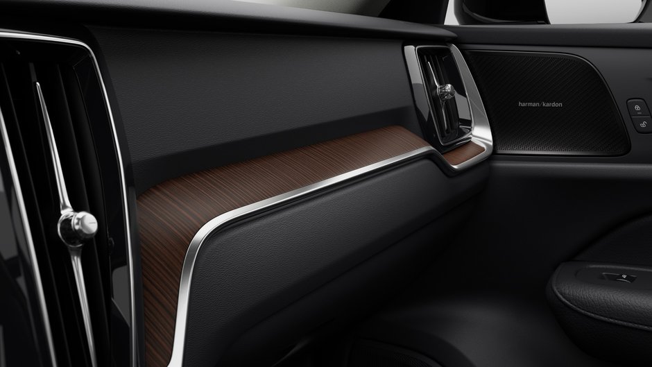 Volvo S60 Plug-In Hybrid Plus Dark Theme 2025-6