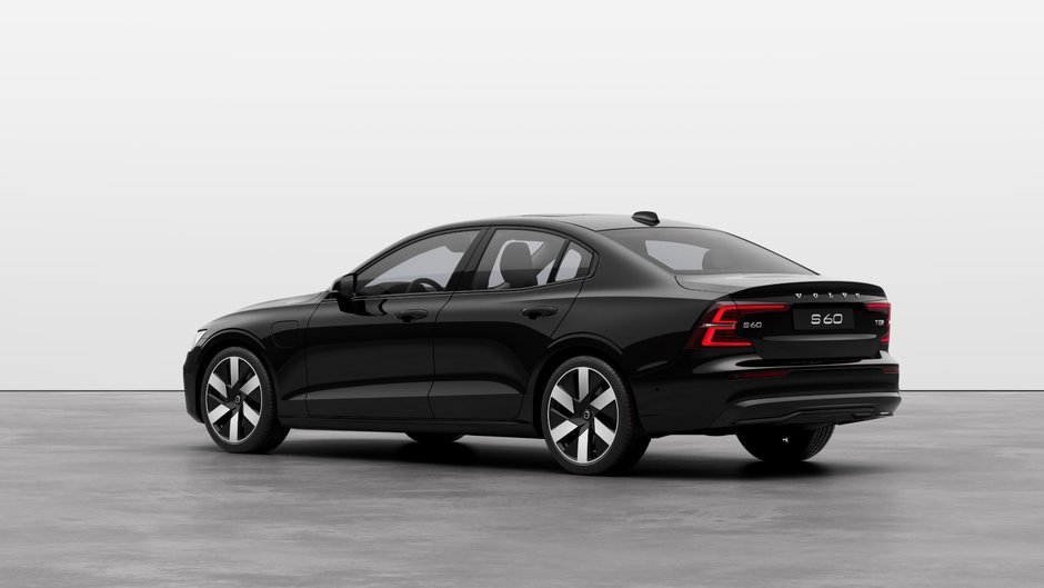 Volvo S60 Plug-In Hybrid Plus Dark Theme 2025-1