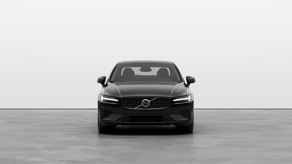 Volvo S60 Plug-In Hybrid Plus Dark Theme 2025-2