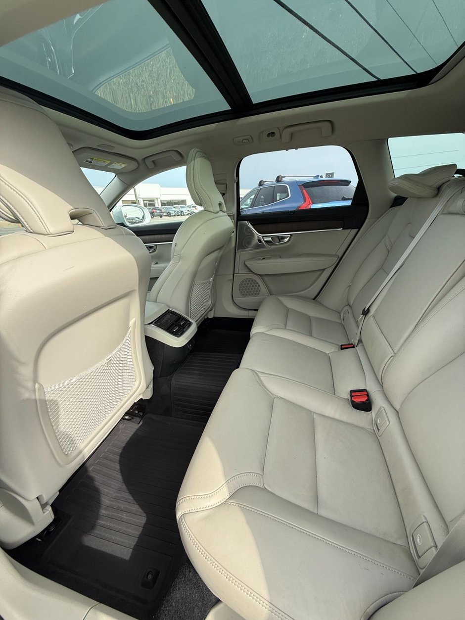 2022 Volvo V90 CROSS COUNTRY BASE-4