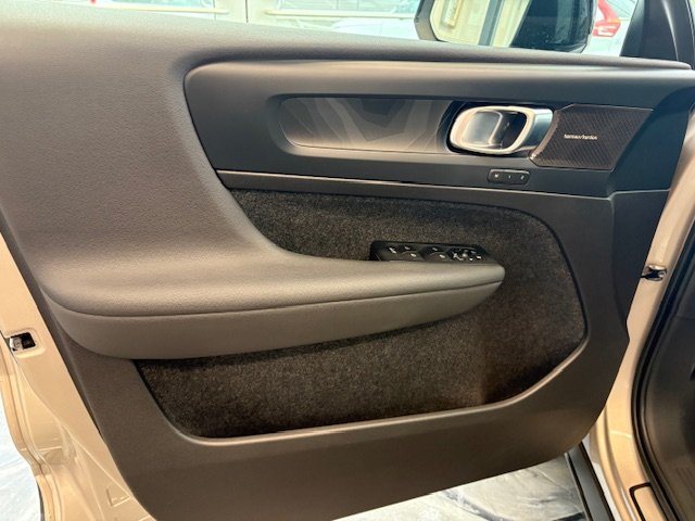 2023 Volvo XC40 RECHARGE PURE ELECTRIC ULTIMATE-9