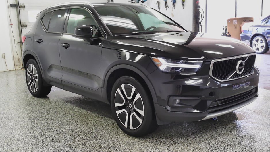 Volvo XC40 MOMENTUM 2020-1