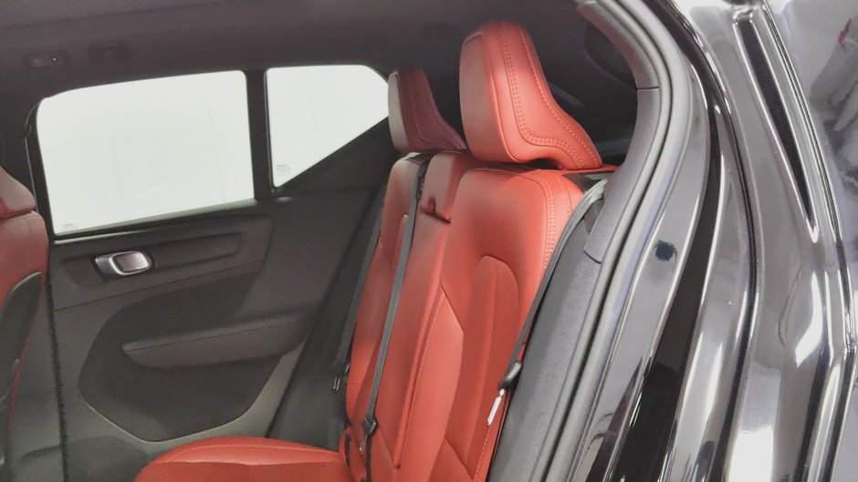 Volvo XC40 MOMENTUM 2020-5