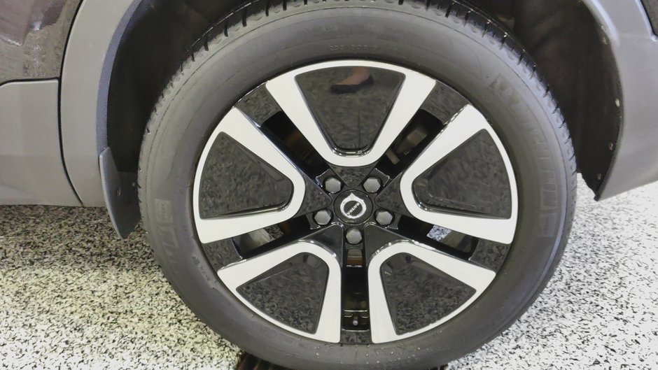 Volvo XC40 MOMENTUM 2020-7