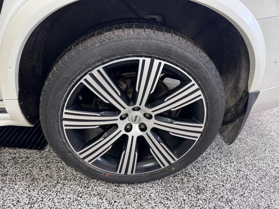 Volvo XC40 MOMENTUM 2020-8