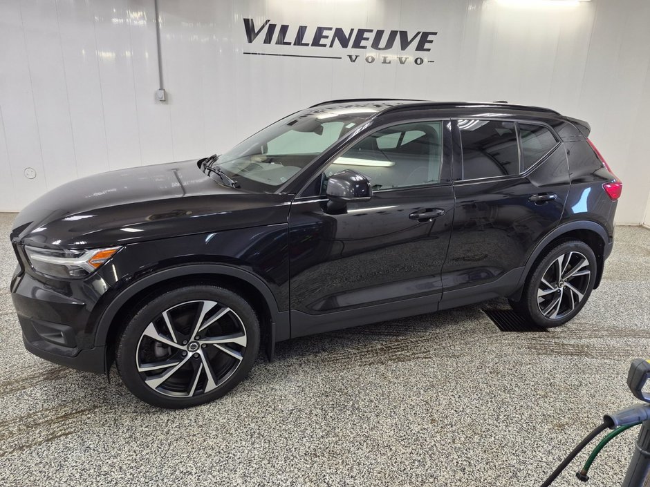 2020 Volvo XC40 R-DESIGN-1