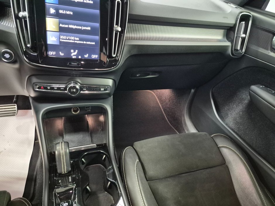 2020 Volvo XC40 R-DESIGN-11