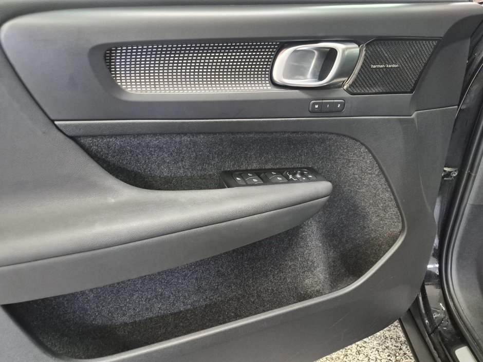 Volvo XC40 R-DESIGN 2022-7